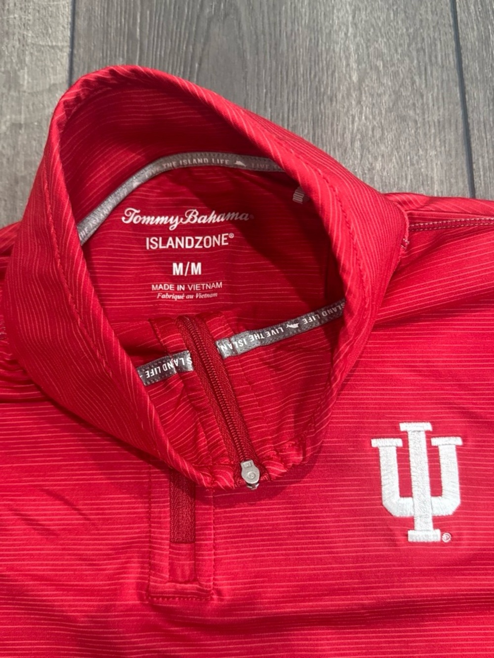 Tommy Bahama Indiana University red quarter zip sweatshirt sz M ONLY WORN ONCE - Picture 2 of 3